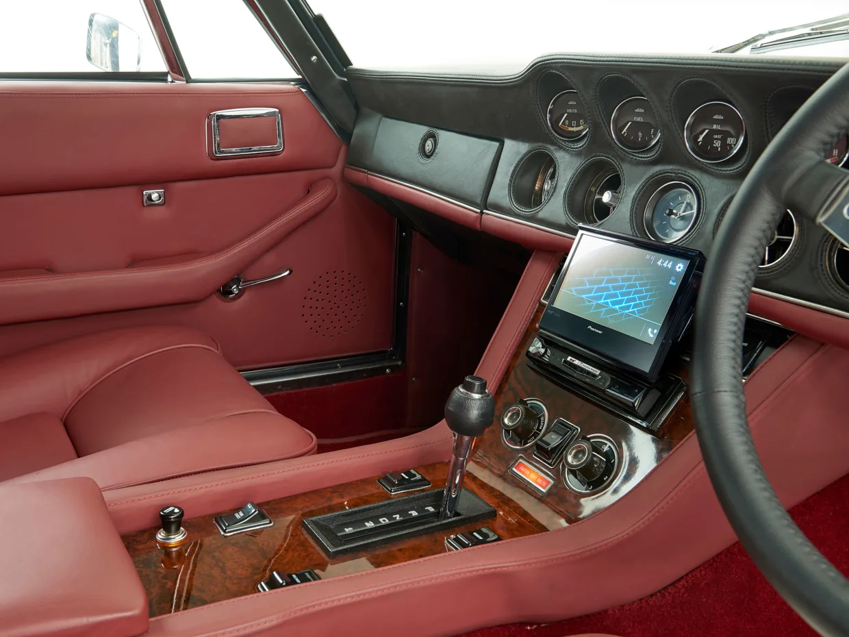 Cropredy Bridge Cars Studio Photoshoot Dashboard With Retrofitted Media Centre 0681
